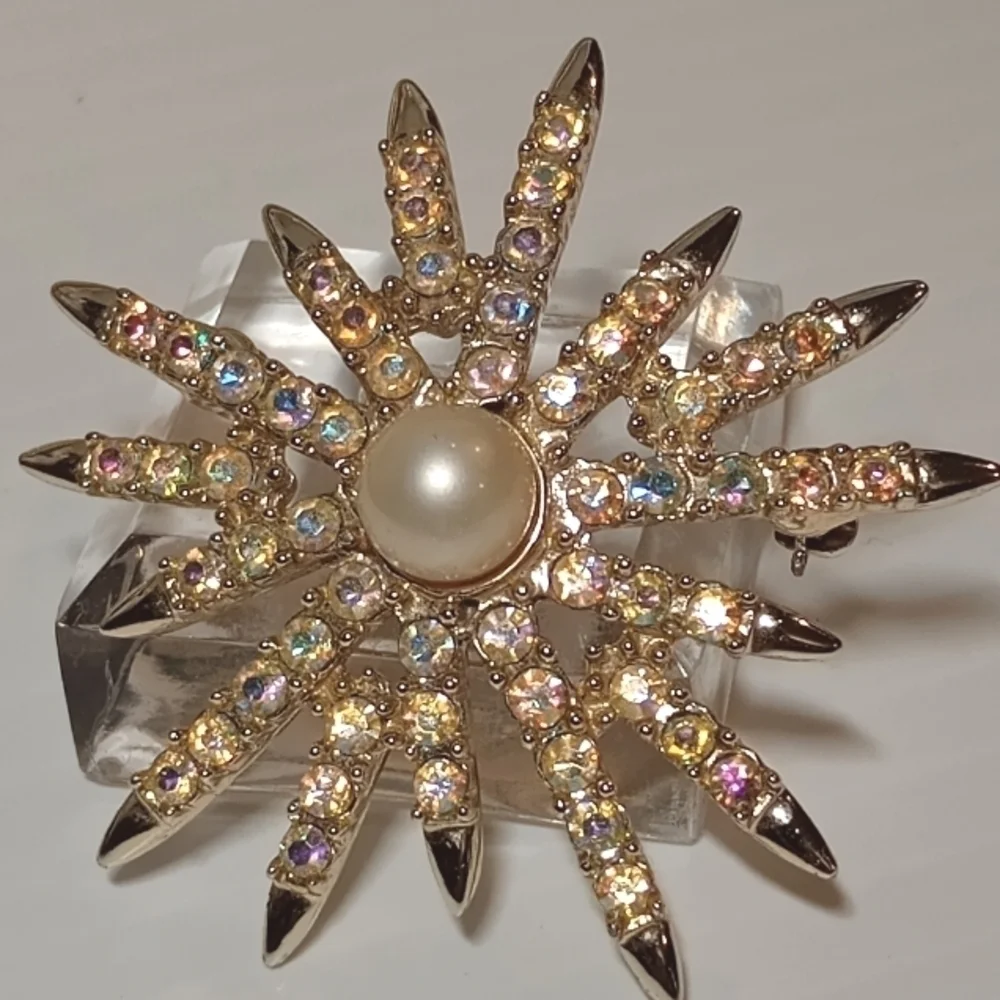 * vintage Emmons AB with faux pearl starburst pin brooch